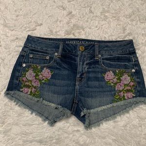 American Eagle / Women's shorts / Size: 2